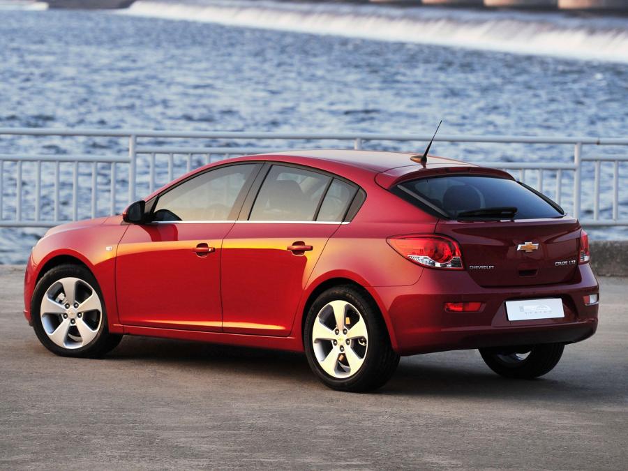  Chevrolet Cruze Hatchback 2011 года  (фото 17 из 19)